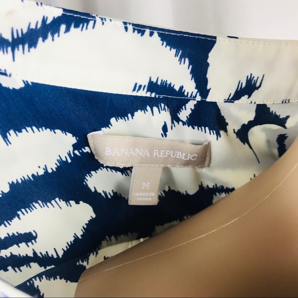 Blue and White Banana Republic Blouse Size Medium - Picture 6 of 8